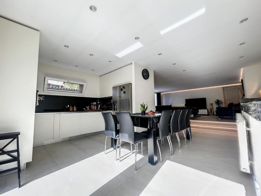 Appartement Moderne Avec Terrasse Et Piscine A Chatel Sur Bex מראה חיצוני תמונה